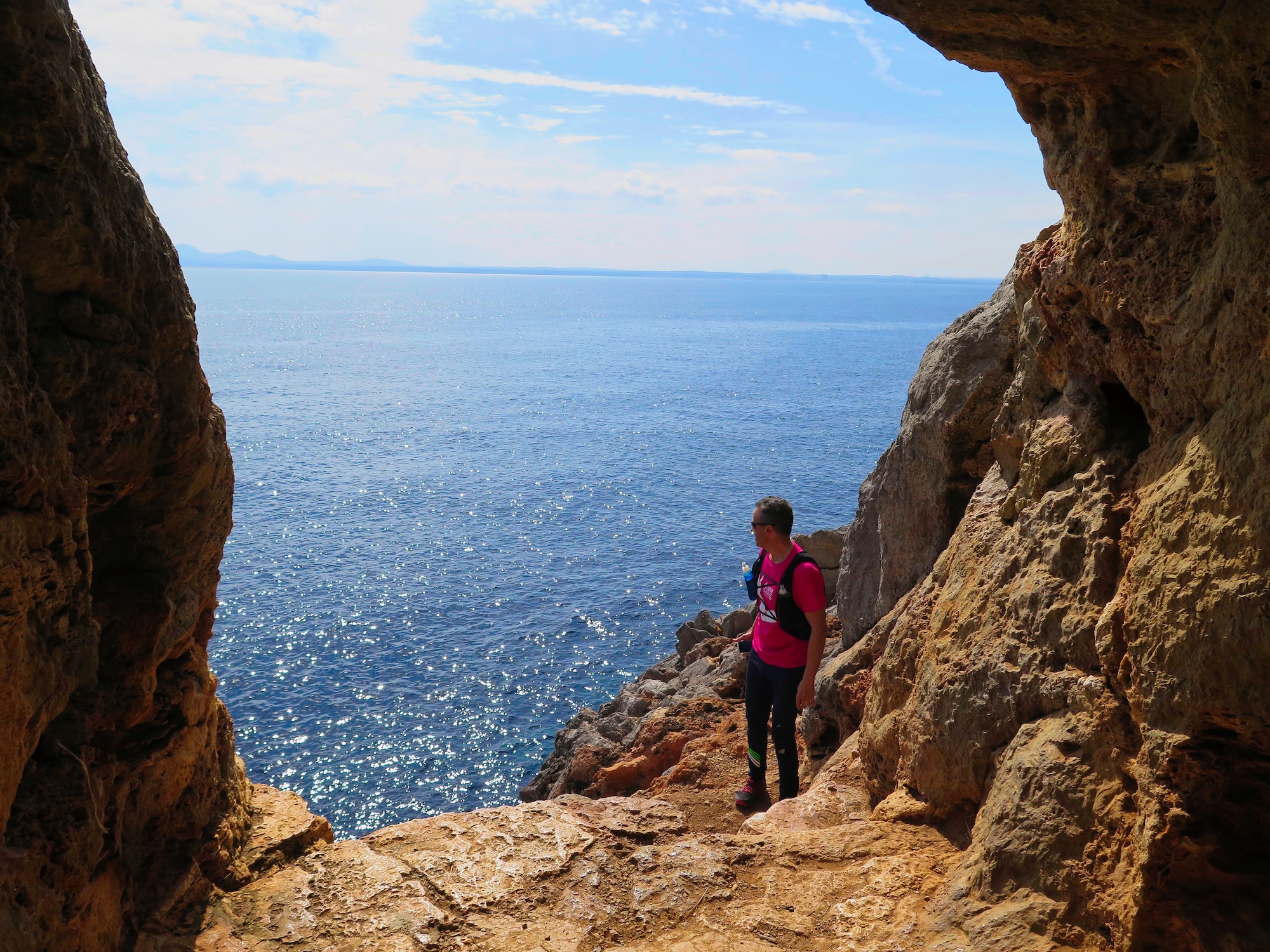Entrada a la cova Tancada del Cap de Menorca
