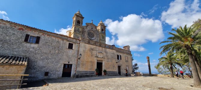 Ermita de Bonany y vuelta por Petra